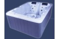 Spa acrylique BONA, marque Waterclip. Rectangulaire avec 3 places (1 place assise + 2 places allongées)